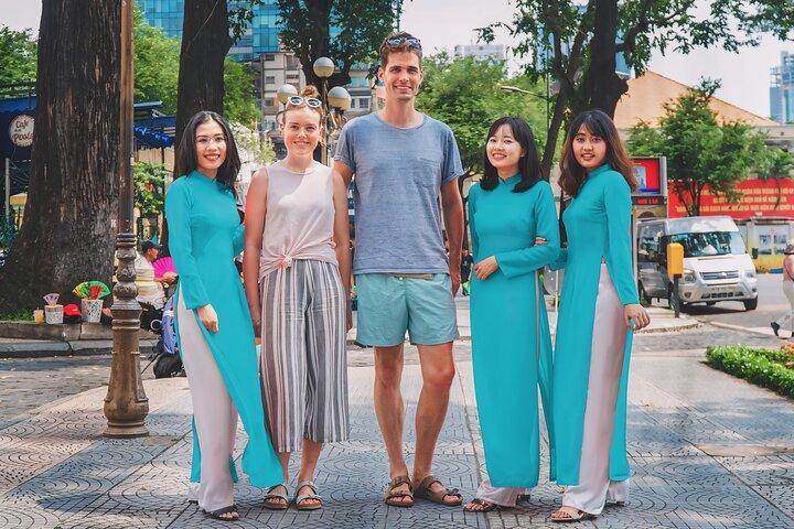 Combo Street Food & Sightseeing By Scooter | Aventura de Saigon