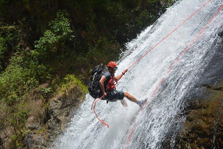 Attività di canyoning di un'intera giornata a Da Lat con pranzo
