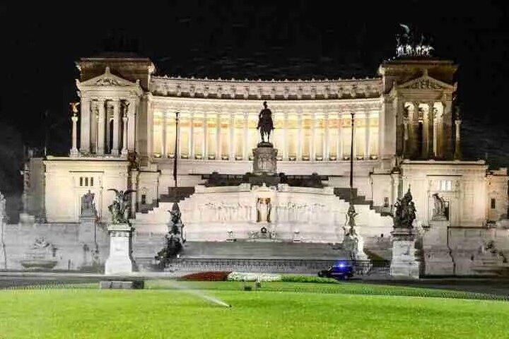 Excursão noturna em Roma com motorista particular e guia com jantar