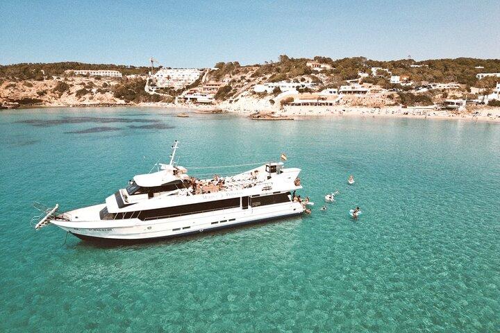 5 timmars vuxen Ibiza båttur + lunch, 6 drinkar, SUP Boards & DJ