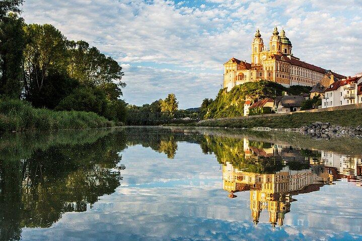 Melk, Wine & Dürnstein: ウィーン発ヴァッハウ・プライベートツアー