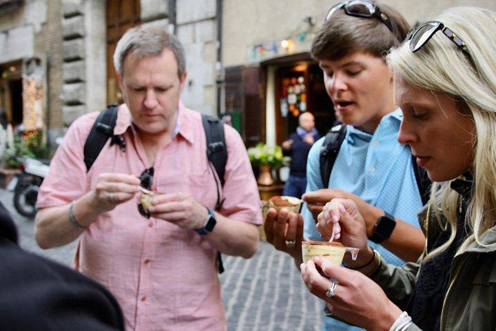 ローマのカンポ・デ・フィオーリ市場とトレビの泉の食べ物とワインツアー