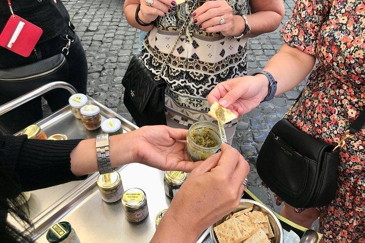 ローマのカンポ・デ・フィオーリ市場とトレビの泉の食べ物とワインツアー