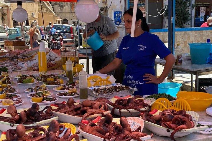 Palermo: Sicilien street food: nyd et farverigt traditionelt marked