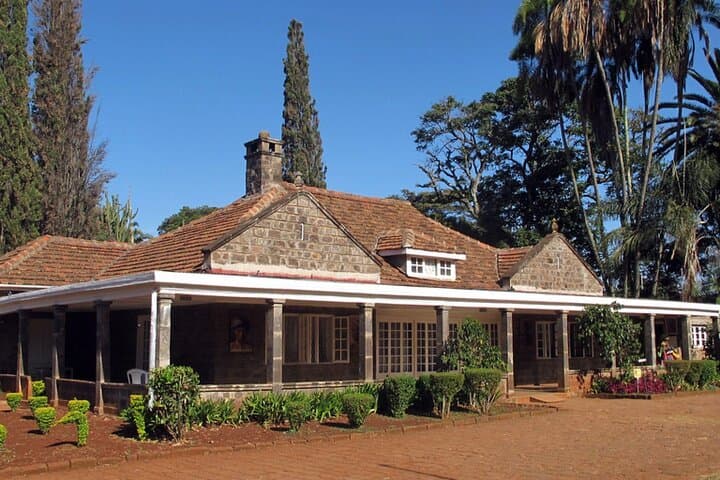 Giraffe Center and Karen Blixen Museum Guided Tour