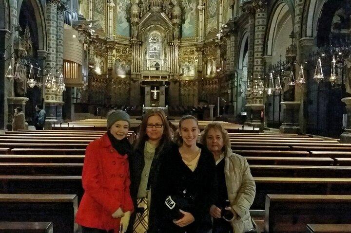 Tour privato di Montserrat con 2 guide e ritiro in hotel