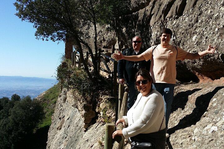 Tour privato di Montserrat con 2 guide e ritiro in hotel