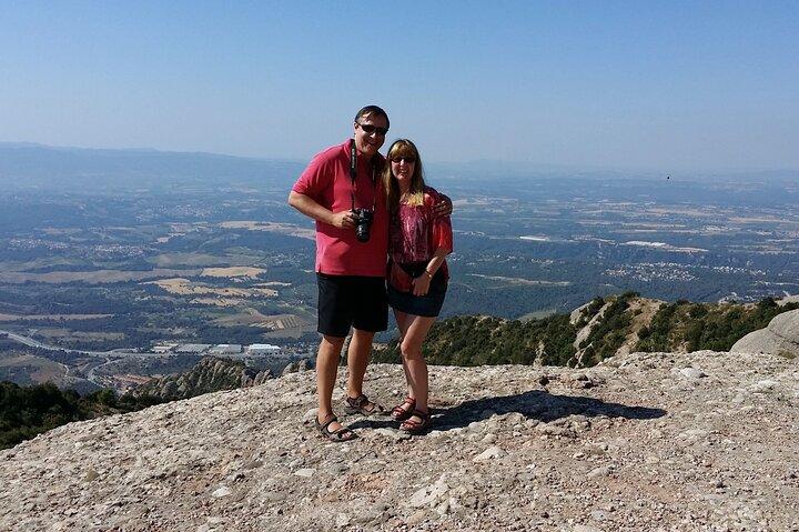 Tour privato di Montserrat con 2 guide e ritiro in hotel