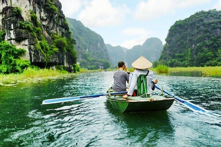 Day tour Hoa Lu, Trang An/Tam Coc with rowing boat and Mua Cave