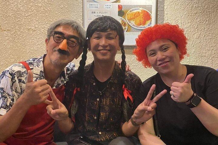 東京・原宿のナイトパブで地元民と楽しむスナック＆カラオケ