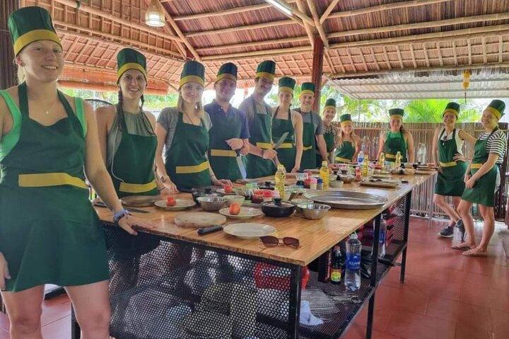 Hoi An Vegansk madlavningskursus med lokal kok og kurvebåd