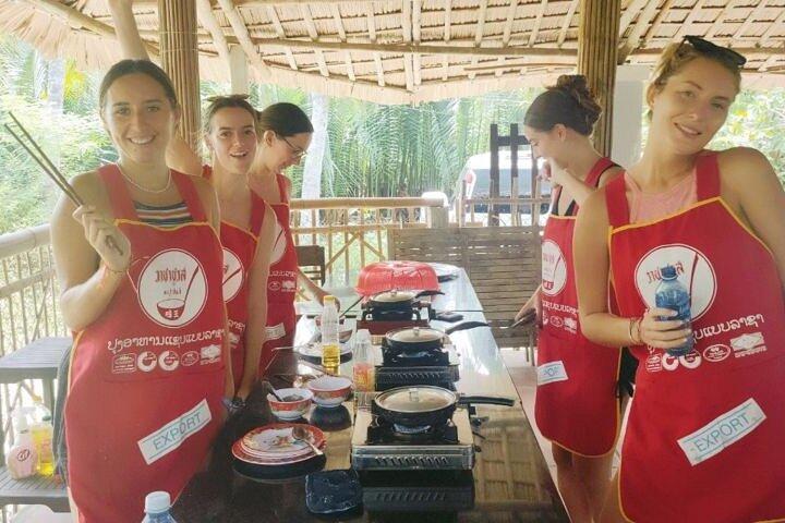 Hoi An Vegansk madlavningskursus med lokal kok og kurvebåd