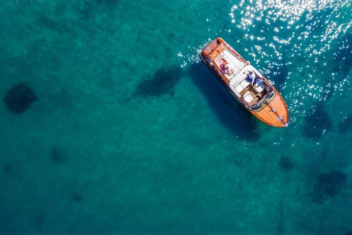 ニューサウスウェールズ州の豪華なイタリア製木製スピードボートクルーズ