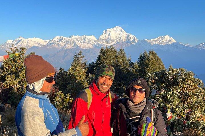 Trekking sulla collina di Poon
