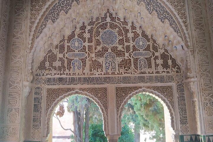 Private Tour to Alhambra with Guide (tickets not included)