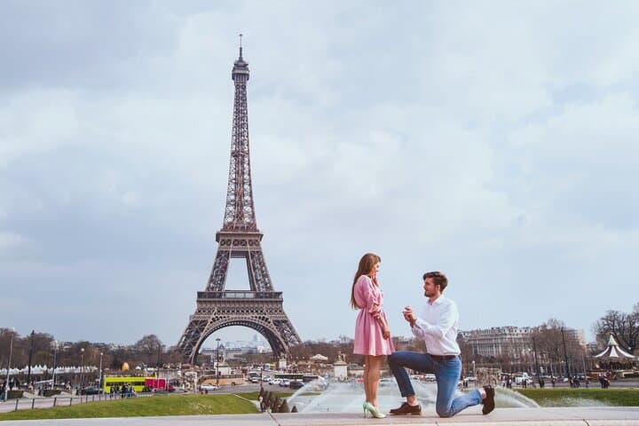 Private Proposal Photoshoot in Paris