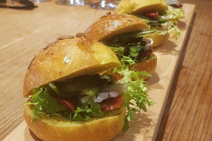 Veneza como um local: Vini e Cichetti na casa de Liuba e Hugo