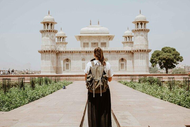 Tour di mezza giornata di Agra Mattina: Taj Mahal, Forte di Agra e Baby Taj Visit
