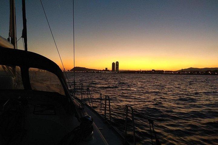 Barcelona: Sunset sailing cruise with gin and tonic workshop