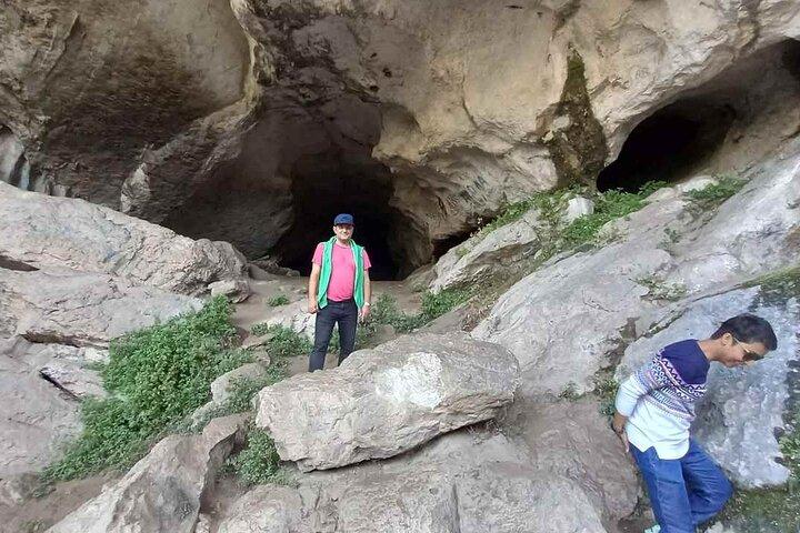 Tour della Grotta Pellumbas e Castello di Petrela da Tirana