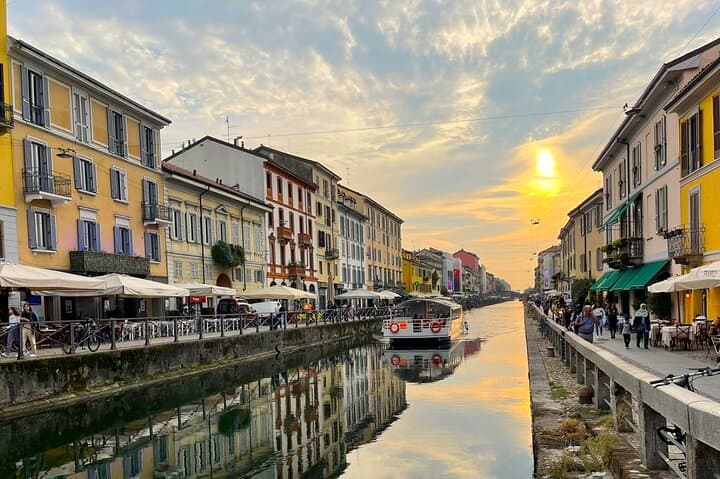 Cruise on the Milanese Navigli with Brunch on the Pier