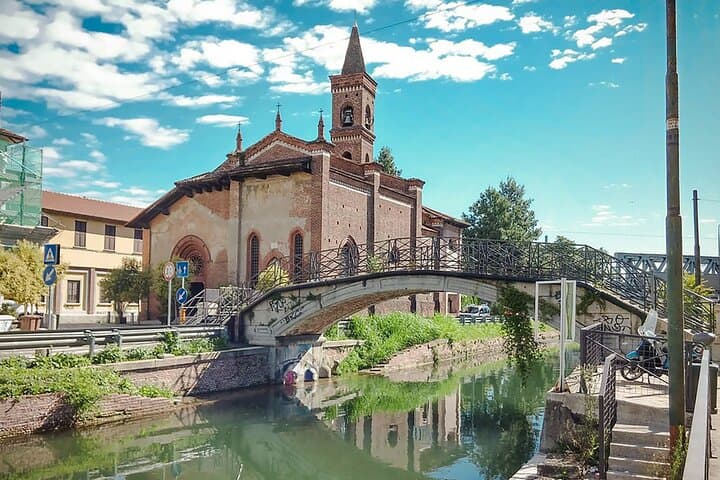 Cruise on the Milanese Navigli with Brunch on the Pier