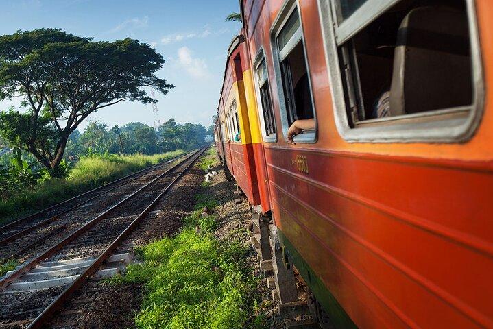 Billete de tren panorámico de primera clase desde Kandy a Ella