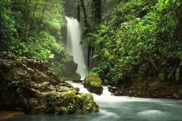 Day Tour: Doka Estate, Poás Volcano and La Paz Waterfalls