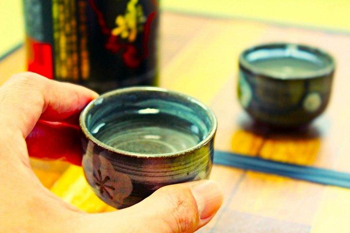 歌舞伎町で気軽に日本酒試飲とおつまみ体験