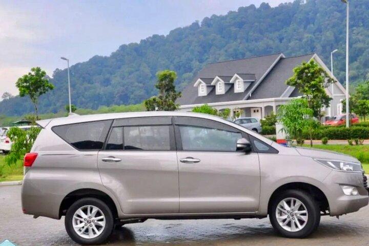 Private transfer between Hanoi Airport (HAN) and Hanoi Old Quarter