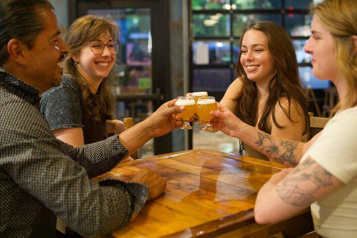 アッシュビル周辺のプレミア モバイル ガイド付きビール醸造所ツアー
