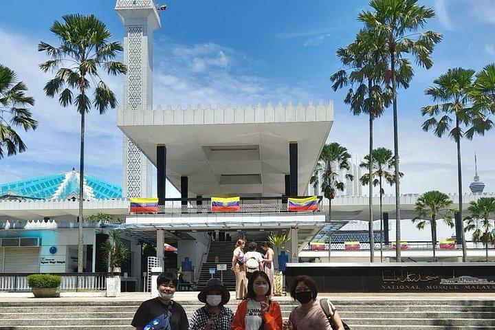 クアラルンプール市内とバトゥ洞窟の 1 日ツアー