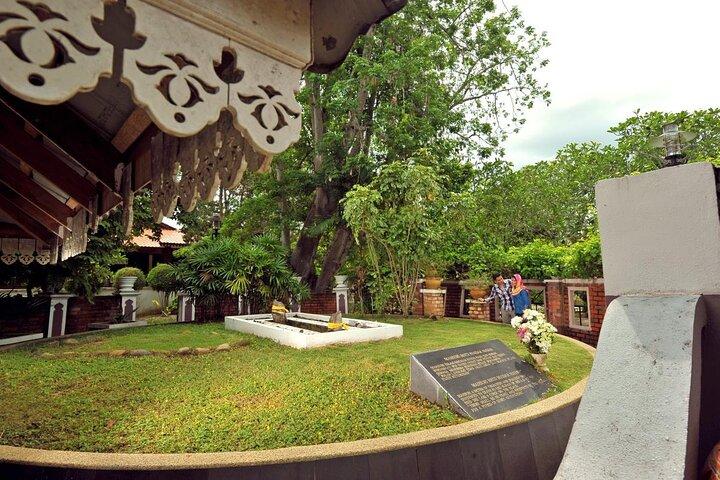 ランカウイの自然と歴史ツアー、テラガ・トゥジュとマハスリの墓