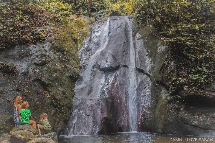 キナバル公園とポーリン温泉への日帰りガイド付きツアー