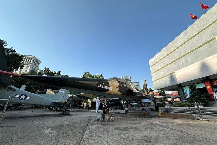 [Free E-sim] Independence Palace and War Remnants Museum Walking