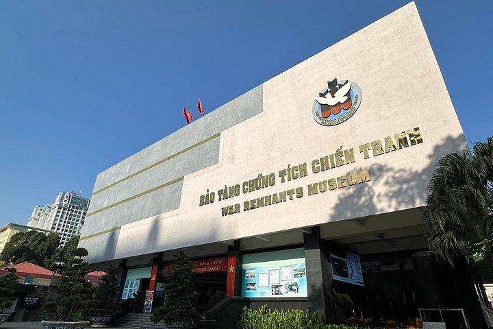 [Free E-sim] Independence Palace and War Remnants Museum Walking