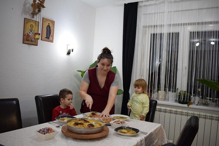 ベオグラードで地元の人たちと一緒に伝統的なセルビア料理教室