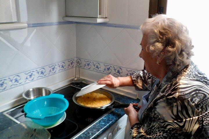 Traditioneller Spanisch Kochkurs mit Großmutter in Madrid