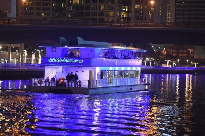 Dubai Marina VIP Catamarã Dinner Cruise