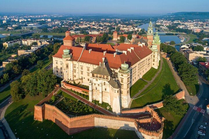 Spring køen over Wawel Castle Chambers Small Group Tour