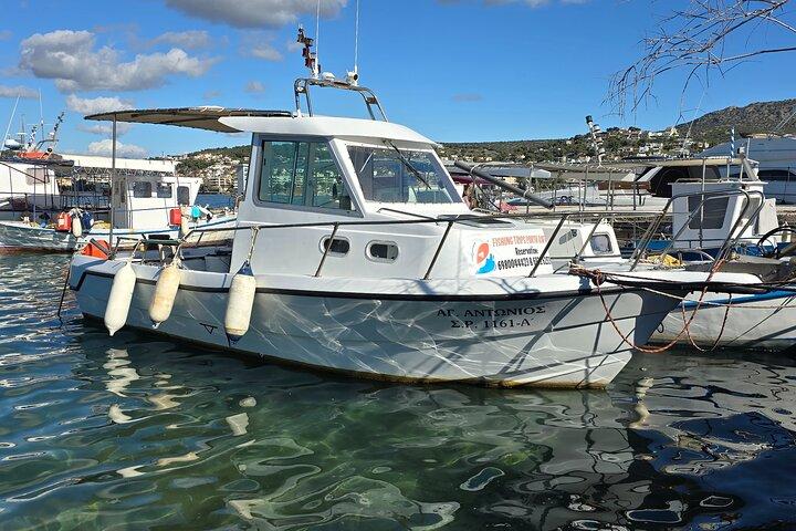 Attività di pesca privata di mezza giornata Porto Rafti Atene Markopoulo