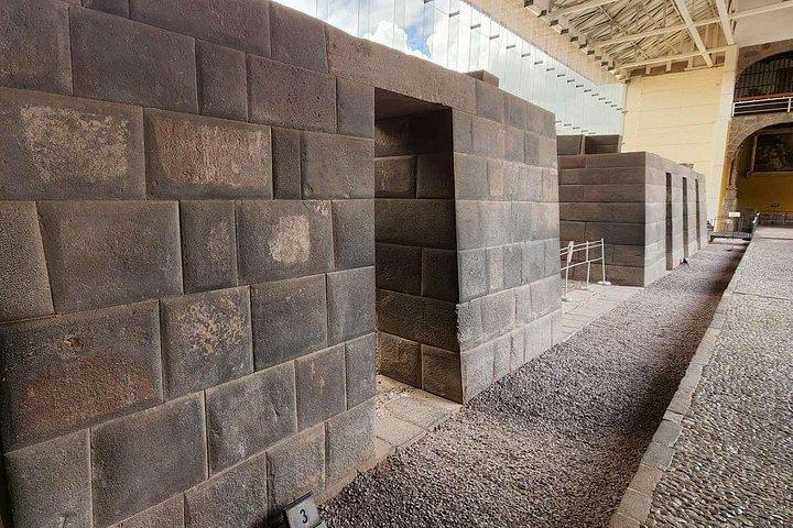 クスコ市内半日ツアー：サクサイワマン遺跡とインカ遺跡