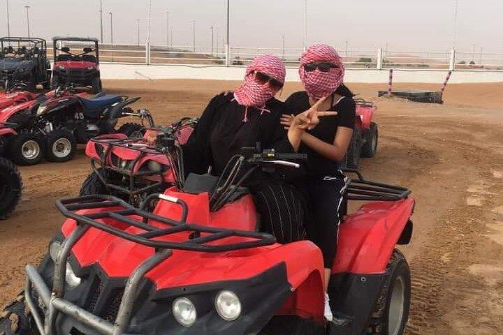 Arabian Premium Red Dunes Wüstensafari mit ATV und VIP-Sitzen