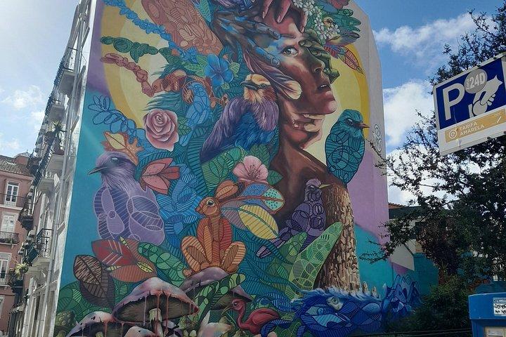 リスボン旧市街のプライベートトゥクトゥクとストリートアートのハイライト