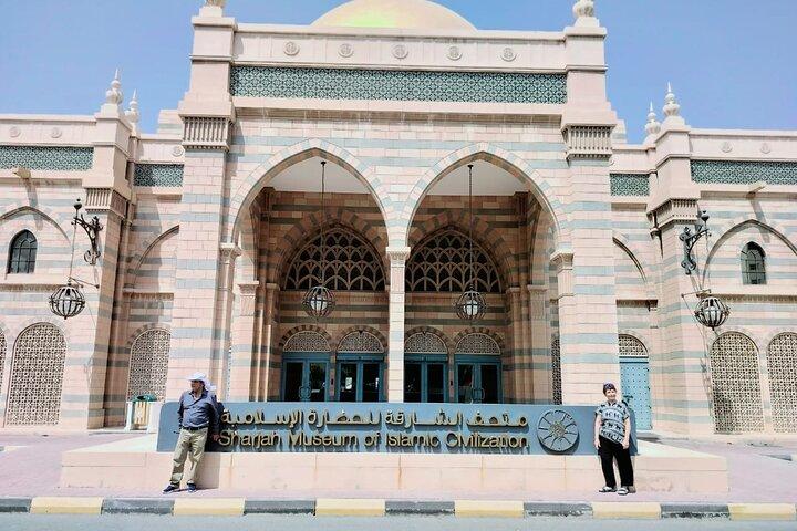 Halvdagstur i Sharjah: Museer, Souks og kulturelle indsigter