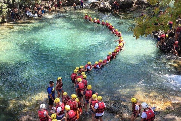 アンタルヤのホワイトウォーターラフティング1日ツアー（ランチ付き）