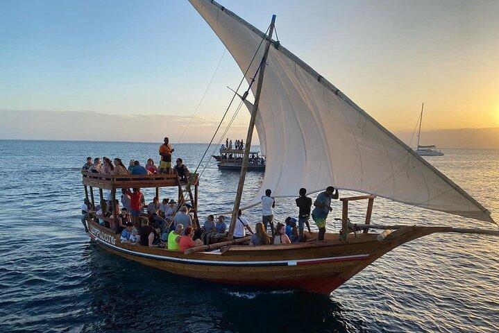 Zanzibar Dhow-avondcruise bij zonsondergang op het strand van Nungwi en Kendwa