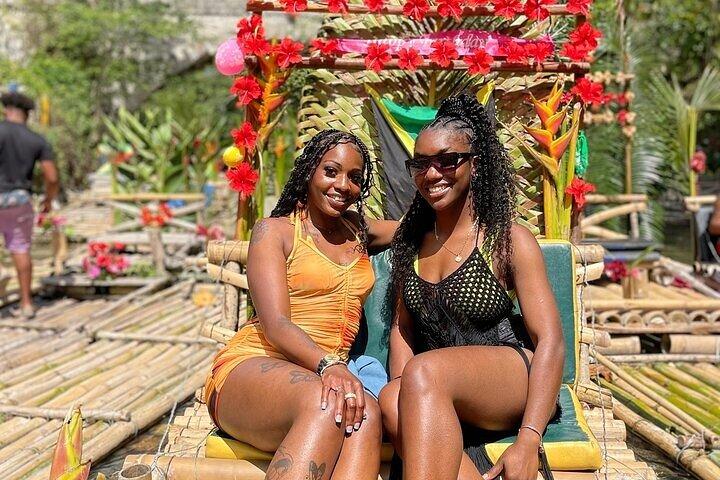 Rafting en bambú y masaje con piedra caliza en Montego Bay
