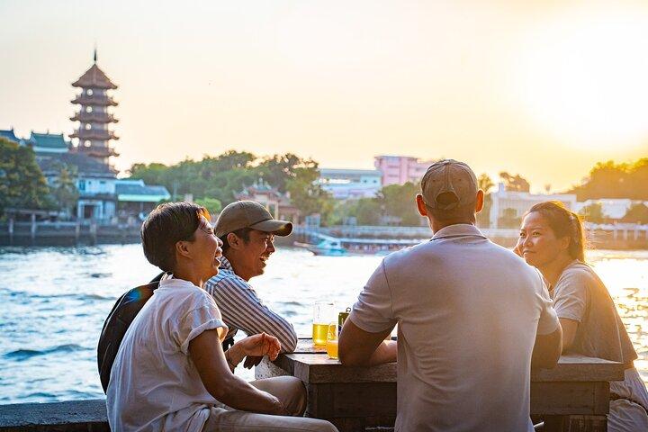 Excursão gastronômica noturna em Bangkok por Tuktuk