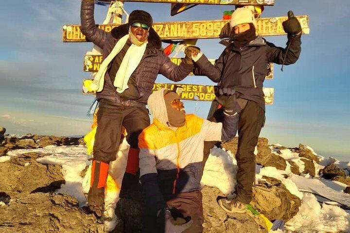 キリマンジャロ マチャメ ルートでの 6 日間のプライベート登山